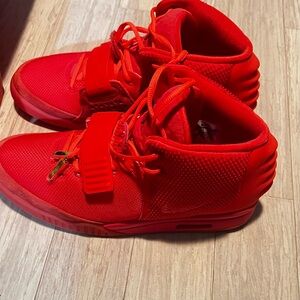 Yeezy Red Octobers size 12